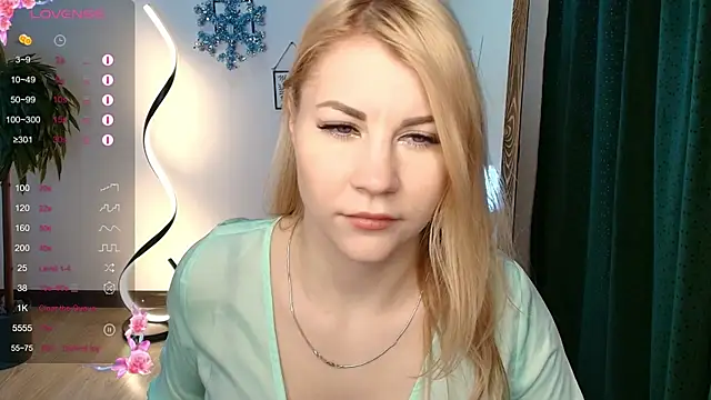 Snapshot of Ver_0nika chatting on December 16, 8:31 am Ver 0nika online show from December 16, 8:31 am