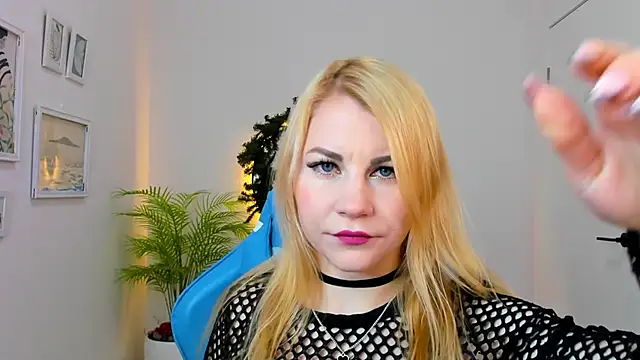 Snapshot of Ver_0nika chatting on December 22, 8:27 am Ver 0nika online show from December 22, 8:27 am