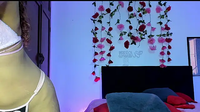 Snapshot of AlanaParker6_ chatting on December 5, 1:17 pm AlanaParker6 online show from December 5, 1:17 pm