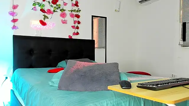 Snapshot of AlanaParker6_ chatting on January 22, 1:32 pm AlanaParker6 online show from January 22, 1:32 pm