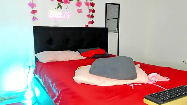 Snapshot of AlanaParker6_ chatting on February 7, 4:35 pm AlanaParker6 online show from February 7, 4:35 pm