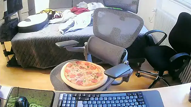 nikg193 online show from December 7, 8:44 am