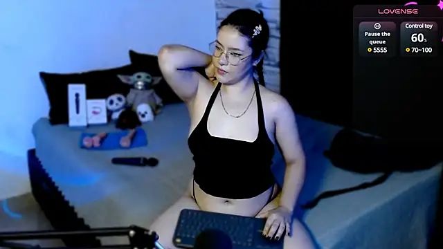 DollCam   online show from December 9, 11:13 pm