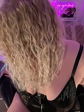 CurvyAnonymousGirl89 online show from March 27, 9:14 pm