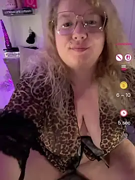 Snapshot of CurvyAnonymousGirl89 chatting on June 23, 10:19 pm CurvyAnonymousGirl89 online show from June 23, 10:19 pm