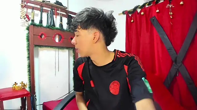 Snapshot of Harry_LatinBoy chatting on December 16, 7:32 pm Harry LatinBoy online show from December 16, 7:32 pm