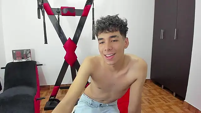 Snapshot of Harry_LatinBoy chatting on January 9, 8:01 pm Harry LatinBoy online show from January 9, 8:01 pm