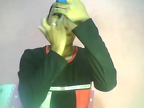 Snapshot of Fariana01 chatting on December 13, 9:20 pm Fariana01 online show from December 13, 9:20 pm