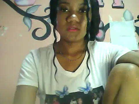 Snapshot of Fariana01 chatting on February 5, 10:33 pm Fariana01 online show from February 5, 10:33 pm