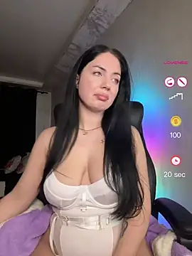 Snapshot of BellaaNoir chatting on April 29, 7:53 pm BellaaNoir online show from April 29, 7:53 pm