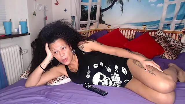 Samanthabrownlatina7 online show from December 15, 10:58 pm