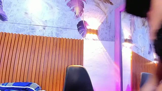 Madison-Diaz online show from April 16, 1:01 pm