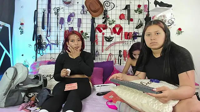 Snapshot of thedream_girls chatting on June 2, 1:02 pm thedream girls online show from June 2, 1:02 pm