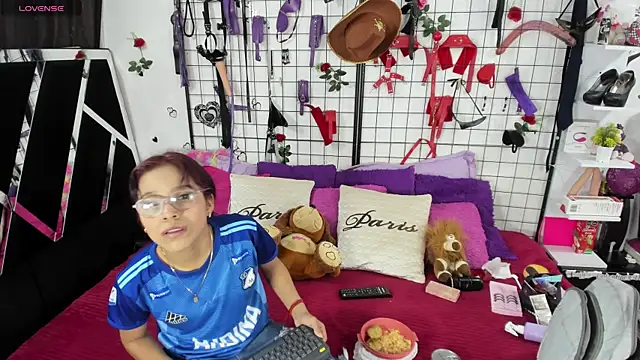Snapshot of thedream_girls chatting on June 10, 12:59 pm thedream girls online show from June 10, 12:59 pm