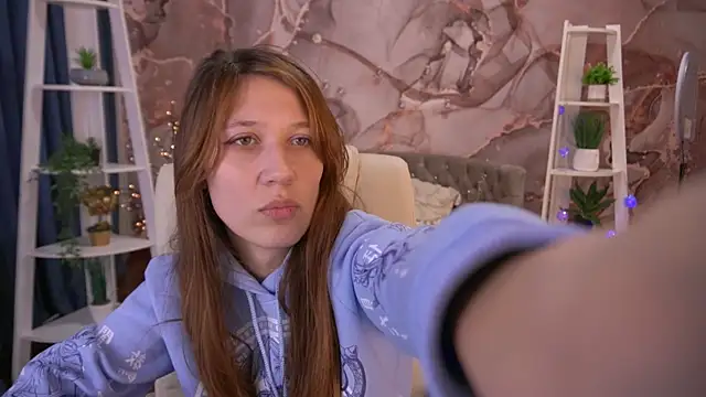 Snapshot of DreamyLinaa chatting on February 12, 7:36 am DreamyLinaa online show from February 12, 7:36 am