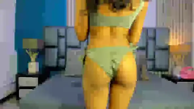 Snapshot of AshleyHill2 chatting on February 14, 4:04 am AshleyHill2 online show from February 14, 4:04 am