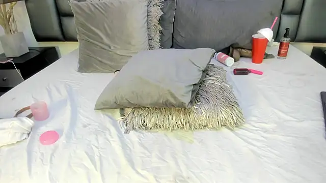 Snapshot of AshleyHill2 chatting on March 3, 9:22 am AshleyHill2 online show from March 3, 9:22 am