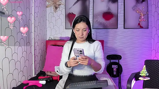 Snapshot of Ella_Rousse chatting on December 19, 12:34 pm Ella Rousse online show from December 19, 12:34 pm