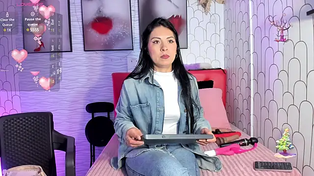 Snapshot of Ella_Rousse chatting on January 6, 2:03 pm Ella Rousse online show from January 6, 2:03 pm