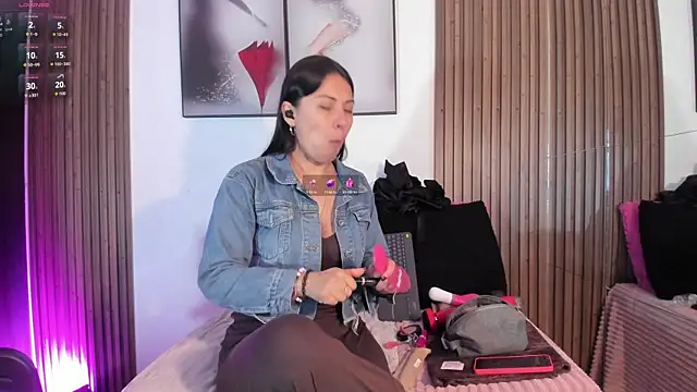 Snapshot of Ella_Rousse chatting on September 27, 12:32 pm Ella Rousse online show from September 27, 12:32 pm