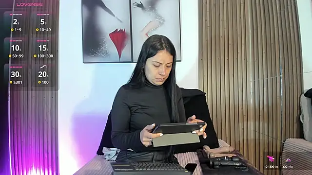 Snapshot of Ella_Rousse chatting on October 14, 12:17 pm Ella Rousse online show from October 14, 12:17 pm
