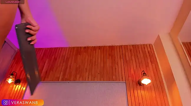 MoonSwan1 online show from December 12, 1:21 am