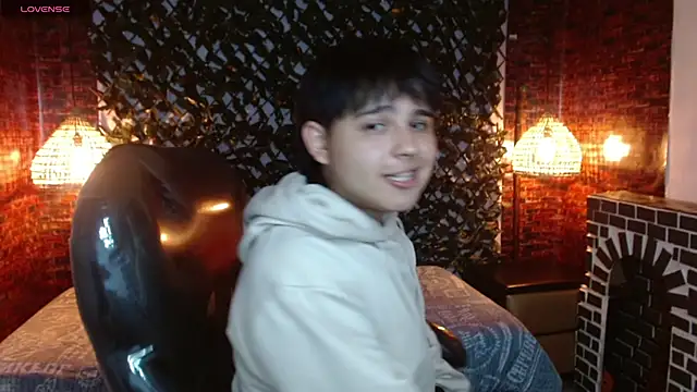 Snapshot of AndrewPherson chatting on January 3, 12:52 pm AndrewPherson online show from January 3, 12:52 pm