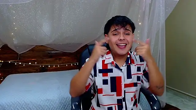 Snapshot of AndrewPherson chatting on March 10, 12:26 pm AndrewPherson online show from March 10, 12:26 pm