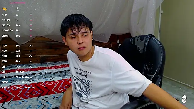 Snapshot of AndrewPherson chatting on March 22, 12:25 pm AndrewPherson online show from March 22, 12:25 pm