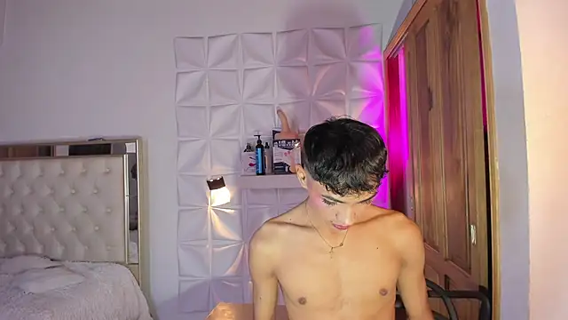 im sebaslopez online show from December 15, 11:47 am