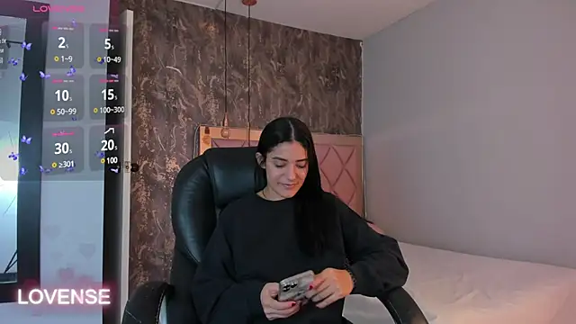 SKYLERWHIITEE online show from March 16, 4:30 am