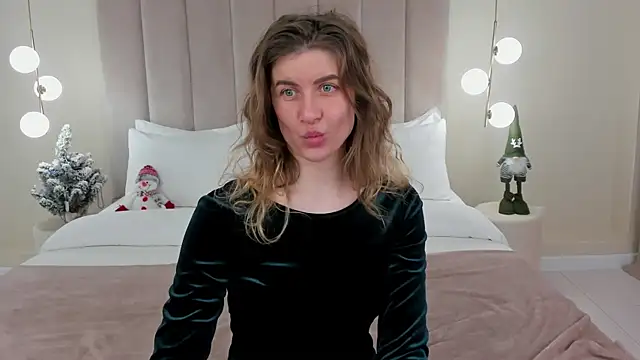 Snapshot of VikkiStorm chatting on January 4, 9:54 am VikkiStorm online show from January 4, 9:54 am