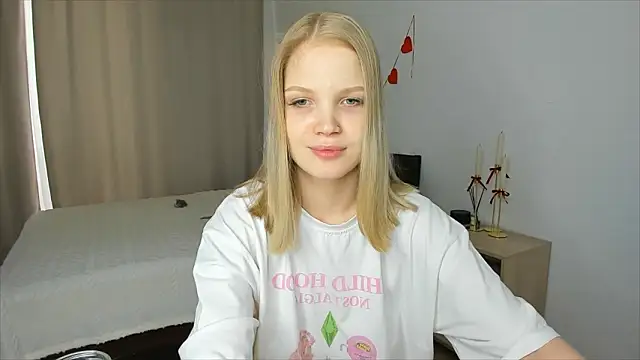 Snapshot of Xloe_Queen chatting on February 22, 11:20 am Xloe Queen online show from February 22, 11:20 am