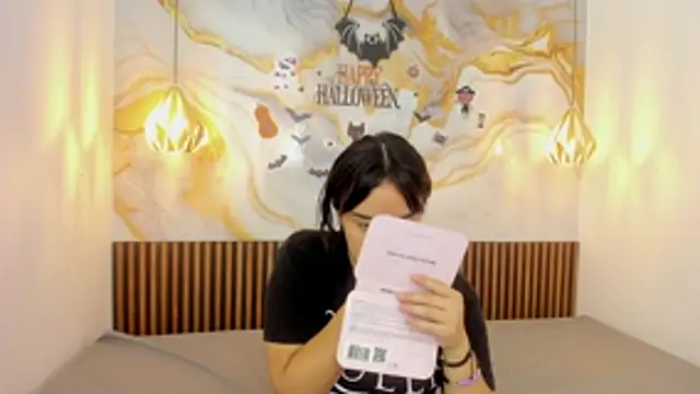 MelissaGilll online show from November 3, 7:15 pm