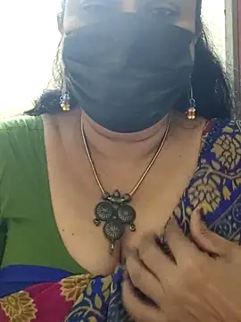 Snapshot of rekha_naier chatting on November 17, 12:33 pm rekha naier online show from November 17, 12:33 pm