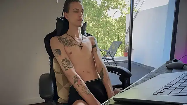 Snapshot of Den_BlueXx chatting on February 25, 9:02 pm Den BlueXx online show from February 25, 9:02 pm