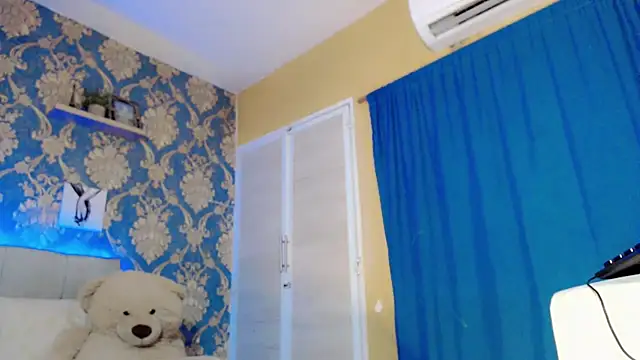 nicoledollts online show from May 4, 8:38 pm