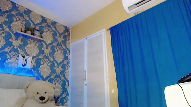 nicoledollts online show from June 23, 6:28 pm