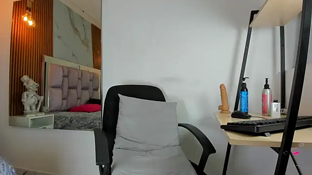 Snapshot of _Brihan chatting on December 14, 1:39 am Brihan online show from December 14, 1:39 am