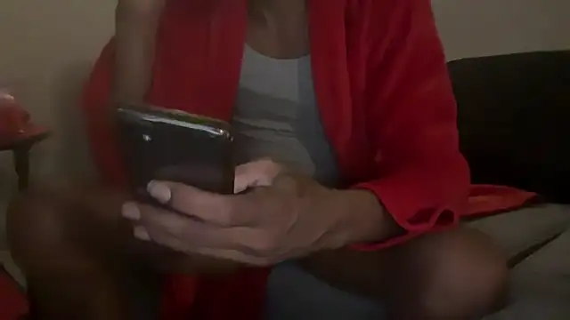 Snapshot of skarfosbabes69 chatting on December 17, 2:12 am skarfosbabes69 online show from December 17, 2:12 am