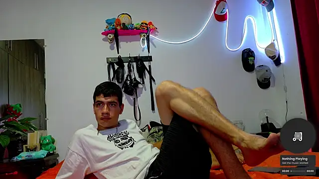 Snapshot of Nymphobuddies chatting on December 27, 9:11 pm Nymphobuddies online show from December 27, 9:11 pm