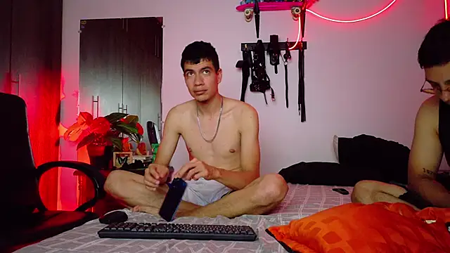 Snapshot of Nymphobuddies chatting on January 26, 4:51 am Nymphobuddies online show from January 26, 4:51 am