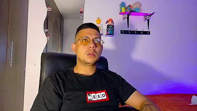 Snapshot of Nymphobuddies chatting on September 29, 8:24 pm Nymphobuddies online show from September 29, 8:24 pm