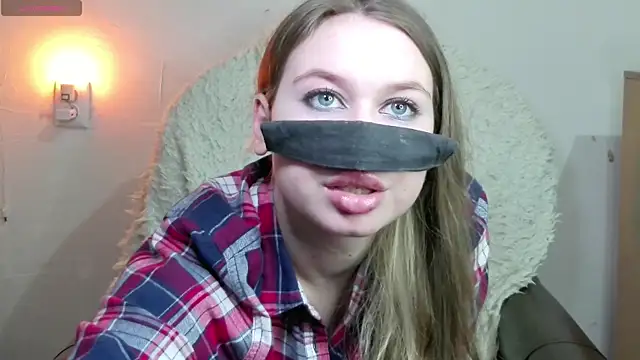 Mikki5P online show from March 3, 6:01 pm