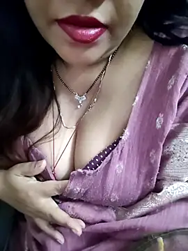 Snapshot of Mayuri77 chatting on May 26, 7:43 pm Mayuri77 online show from May 26, 7:43 pm
