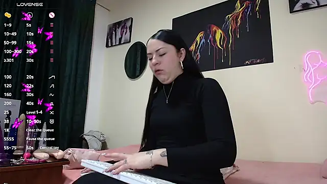 Emily-Hott- online show from December 19, 12:12 pm