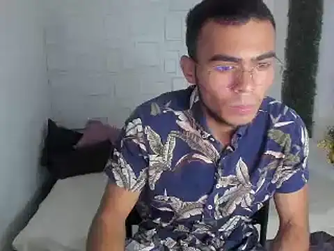 alessandro 2005 online show from December 7, 9:44 pm