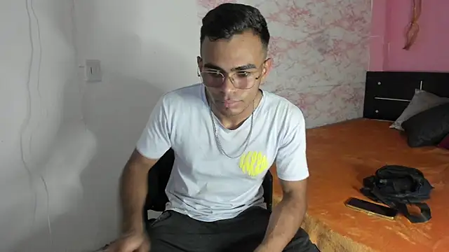 alessandro 2005 online show from February 3, 7:10 pm