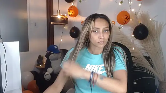 salome drasin online show from November 3, 10:32 pm