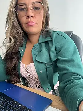 Snapshot of LIZ-06_ chatting on May 12, 1:30 pm LIZ-06 online show from May 12, 1:30 pm